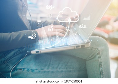 cloud business, Starting a successful business investment requires a comprehensive online business information system. Concept of business start-up, storage system, cloud technology
