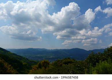 Cloud and mountain in summer.
