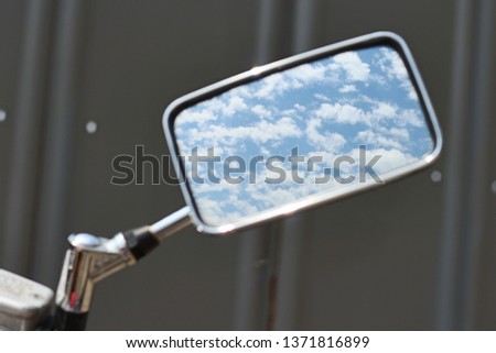 cloud in sidemirror