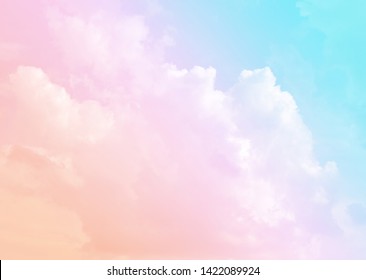 パステル色の背景に雲と空 甘い色の抽象的な空の背景に壁紙 の写真素材 今すぐ編集