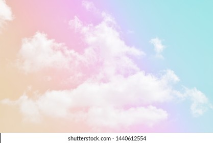 柔和的云背景与柔和的颜色橙色到蓝色渐变。 - 139454717 的类似图片 