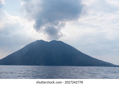 Cloud Smoke Over Active Stromboli Volcano Stock Photo 2027242778 ...