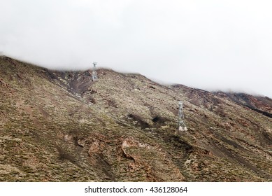 Clouds covering mountain 