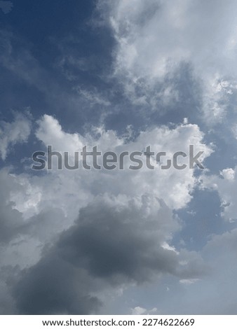 Cloudy clouds during the day are very pleasant.