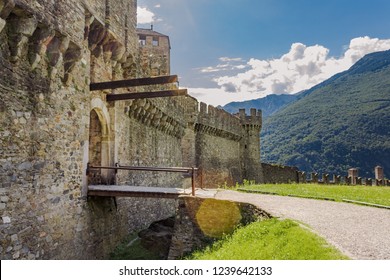 Pont Levis Images Stock Photos Vectors Shutterstock