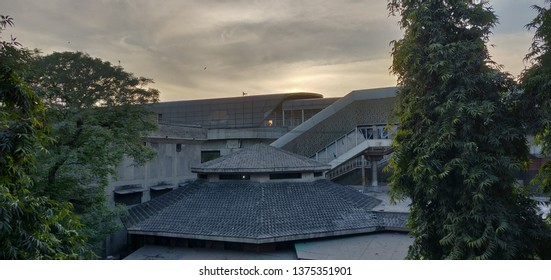 Cloudy Sunset Over Metro Train In Lahore