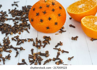 Clove Decorated Orange, Scented Christmas Decoration