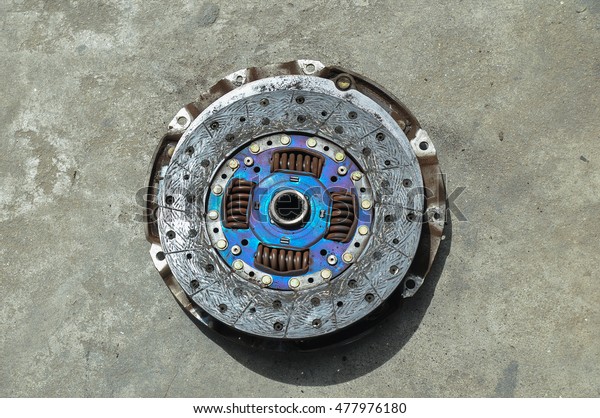 clutch cover\
and clutch disc of the truck\
engine