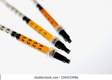 CO2 Cannabis Oil Extract In Syringes