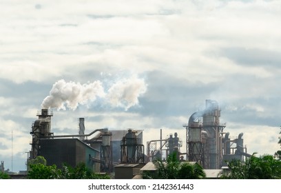 CO2 Emissions. CO2 Greenhouse Gas Emissions From Factory Chimneys. Carbon Dioxide Gas Global Air Climate Pollution. Carbon Dioxide In Earths Atmosphere. Greenhouse Gas. Smoke Emissions From Chimneys.