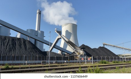 Coal-fired power plant in Hanover, Germany. District heating capacity is a maximum of 425 MW