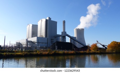 Coal-fired power plant in Hanover, Germany. District heating capacity is a maximum of 425 MW - Shutterstock ID 1223629543