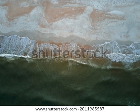 Similar – Foto Bild Luftaufnahme Panoramadrohne Blick auf den blauen Ozean Wellen, die am Sandstrand in Portugal erdrücken.