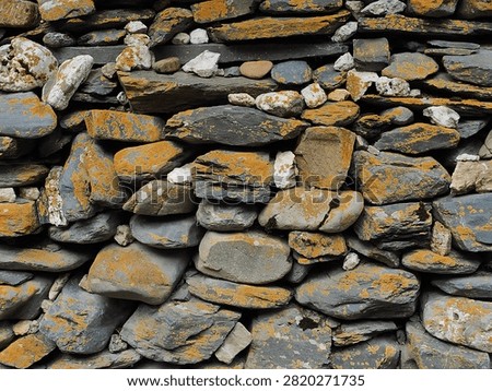 Cobble stone wall patter and background