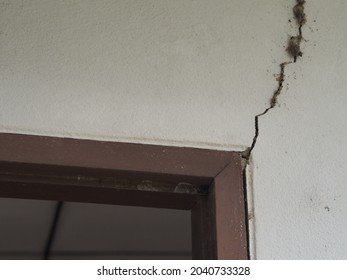 Cobweb Climb Hard To Find The Crack In The Cement Wall Corner Of The Door Frame