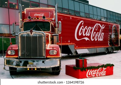 Coca Cola Christmas Truck Kenworth V900a Stock Photo (Edit Now) 1264198726