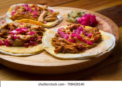 Cochinita pibil. Traditional Mexican tacos
