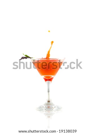 Cocktail drink on splash/ isolated