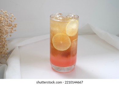 Cocktail Mix Strawberry Juice With Lemon Slices, Refreshing Taste.