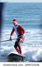 Cocoa Beach Florida USA December 24 2021 Former NFL Great Doug Flutie Surfing For Charity At 