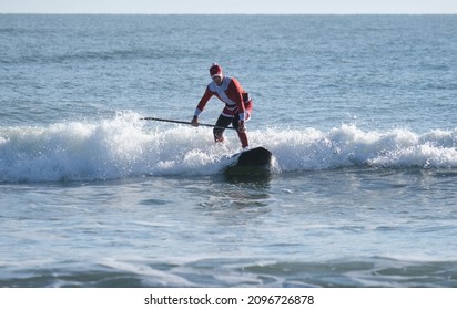 Cocoa Beach Florida USA December 24 2021 Former NFL Great Doug Flutie Surfing For Charity At 