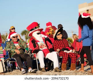 Cocoa Beach Florida USA December 24 2021 Participants Dressed Up For The Charity Event, Surfing Santa's 2021 Doug Flutie Former NFL Great Starred In The Event