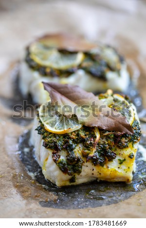 Cod fillets with coriander crust, lemon and bay leaf 