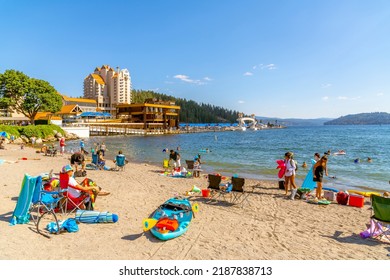 Coeur D'Alene, Idaho USA - August 5 2022: A Busy Summer Day Along The Sandy Beach Of The Lake At Independence Point, In The Downtown Resort District Of Rural Coeur D'Alene, Idaho.