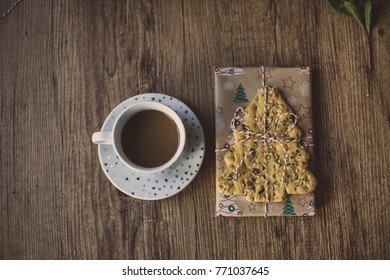 Coffee and Christmas bread 