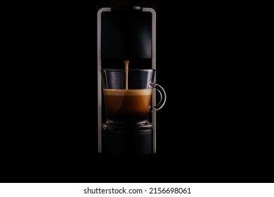 coffee machine for brewing coffee in capsules