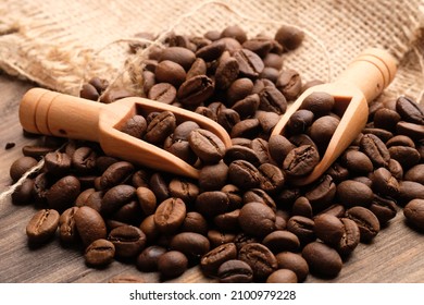Coffee is one of the commodities in the world that is cultivated in more than 50 countries. Two commonly known species of coffee trees are Robusta and Arabica Coffee. Raw coffee beans. Biji kopi. 
