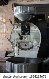 Coffee roasting machine, Coffee beans are mixed in the cooling cylinder.