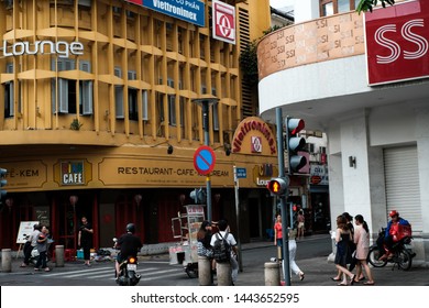 The Coffee Shop, Ciao.
Taken At Ho Chi Minh City, Viet Nam.
Taken In July 06, 2019 