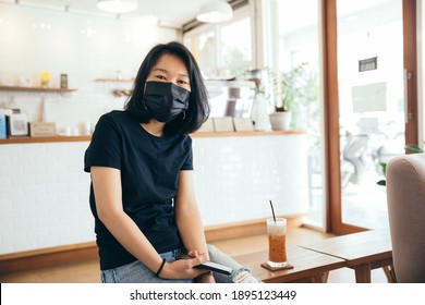 The Coffee Shop Owner Opening Her Cafe After End Of Lockdown, And She Worried About Her Business Financial Issue.