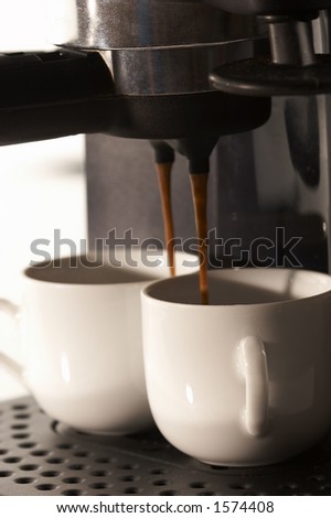 coffeemachine and cups