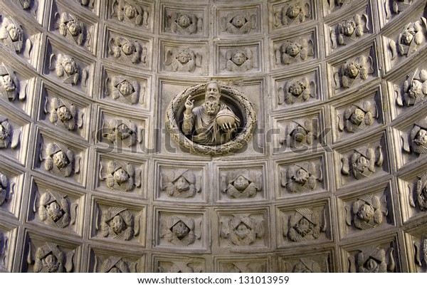Coffered Barrel Vault Statue God Middle Royalty Free Stock Image