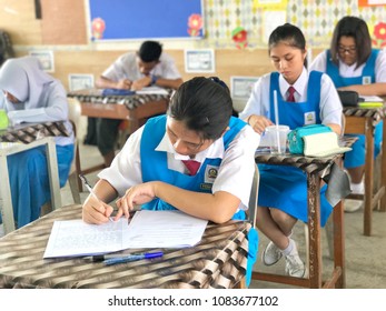 Coffs Harbour, Australia. MAY 04, 2018: Malaysian Secondary School Students Take Examinations In The Classroom