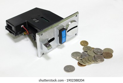 Coin acceptor controller for vending machine or game arcade	