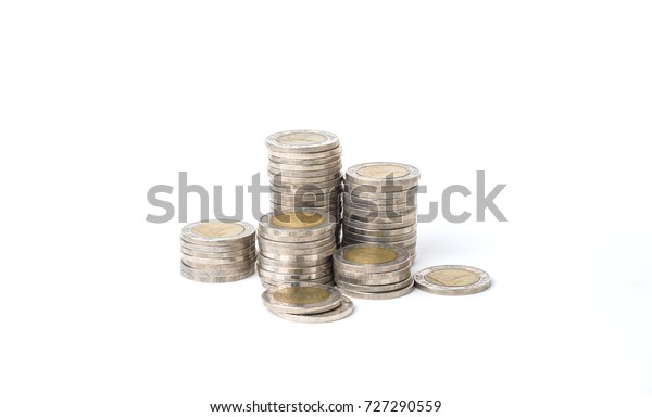 白い背景にコインの山 金貨の山 銀貨の山 銅貨のタイ金貨 バーツ通貨 の写真素材 今すぐ編集