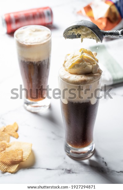 Cola Vanilla Ice Cream
Float