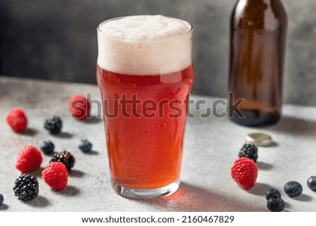 Cold Refreshing Berry Beer Shandy in a Pint Glass
