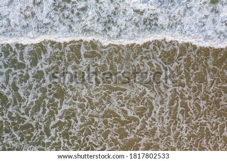 Similar – Foto Bild Luftaufnahme Panoramadrohne Blick auf den blauen Ozean Wellen, die am Sandstrand in Portugal erdrücken.