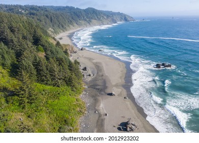 The cold water of the Pacific Ocean washes against the scenic coastline of southern Oregon. This beautiful region of the Pacific Northwest is accessible via highway 101.