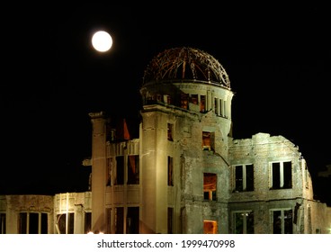 The Collaboration Between The Atomic Bomb Dome And Full Moon Is Wonderful.