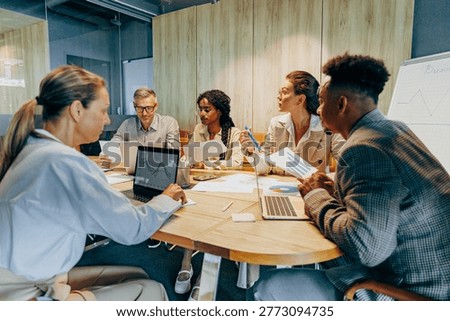 Collaborative workshop featuring varied ethnicity participants