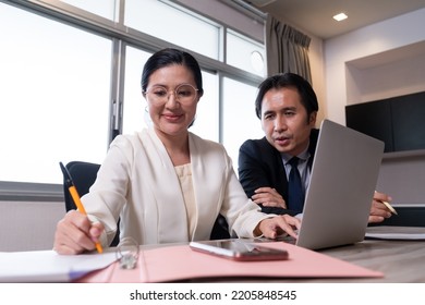 Colleague of business working and brain strom in office - Shutterstock ID 2205848545