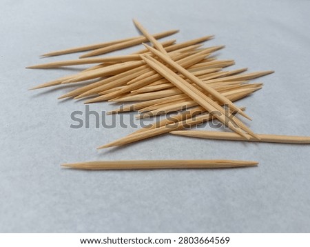 A collection of bamboo toothpicks