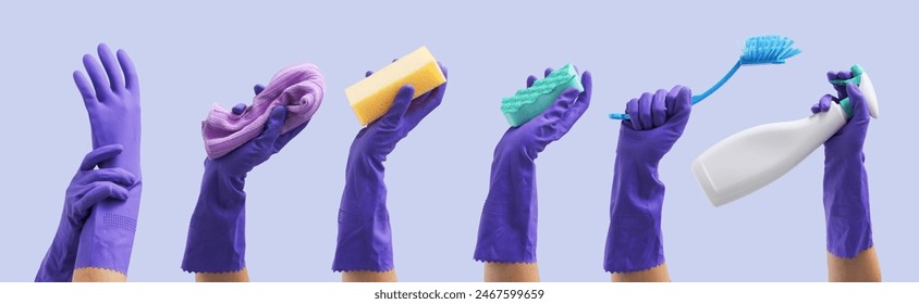 Colección de las manos femeninas usando guantes de goma protectora y sosteniendo artículos de limpieza, higiene y concepto de limpieza