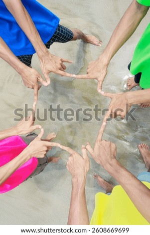 Collective Collaboration: A Circular Composition of Hands United in Coordination