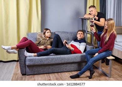 College Dorm Roommates Had A Double Romantic Date Or A Student Party In One Of The Bedrooms. The Start Of The Booze In The Student Hostel, A Young Man And Woman Came To Visit With Glasses Of Wine.